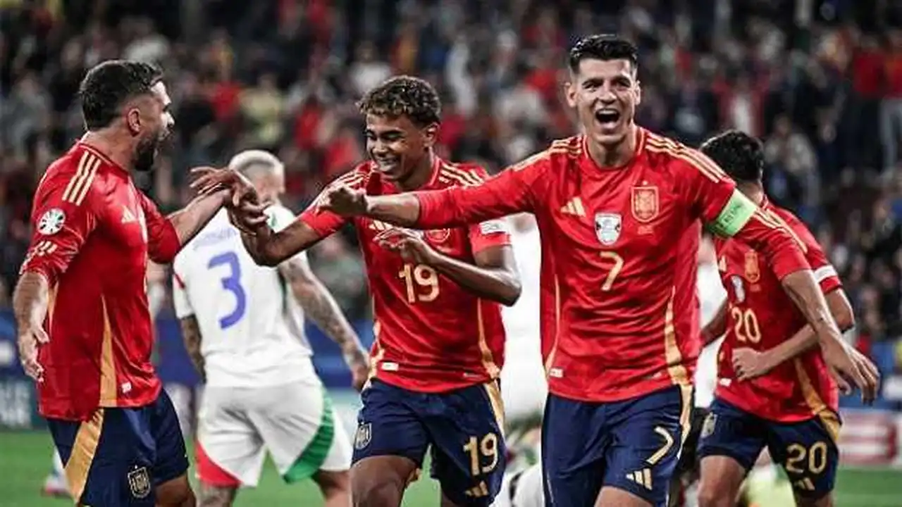 إسبانيا تتقدم على أوروجواي بهدف خلال الشوط الأول من المباراة